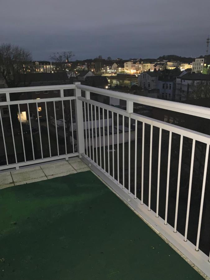 Suedstadt-Fewo Mit Grossem Balkon Nahe City Und Meer - Ueber Den Daechern Von Whv Wilhelmshaven Exterior foto